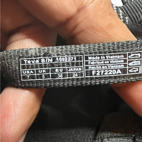 TEVA Voya Women’s Strappy Sandals Black Crisscrossed Shoes - Size 7 - Picture 2 of 6